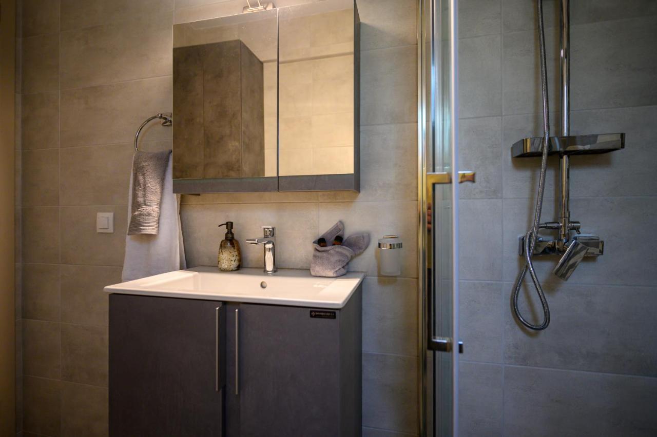 Chic Apartment In Nature, 5-Min Walk To The Beach Kalamata Exterior foto