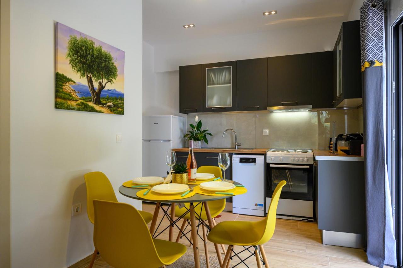 Chic Apartment In Nature, 5-Min Walk To The Beach Kalamata Exterior foto