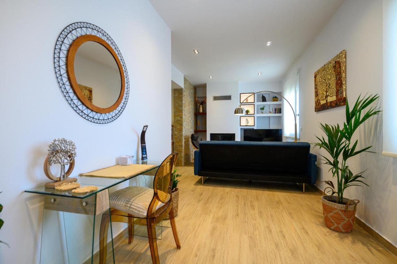 Chic Apartment In Nature, 5-Min Walk To The Beach Kalamata Exterior foto
