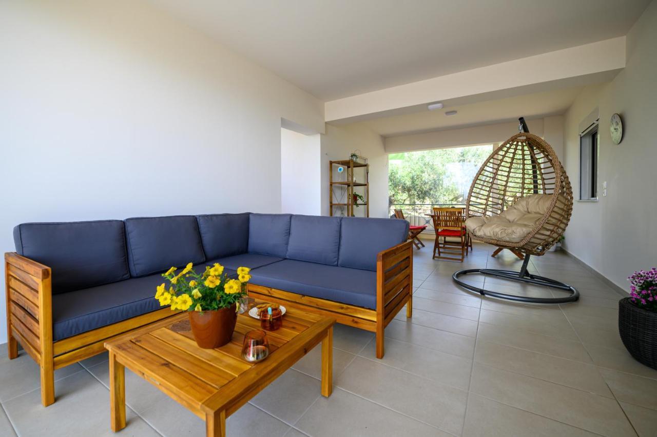 Chic Apartment In Nature, 5-Min Walk To The Beach Kalamata Exterior foto