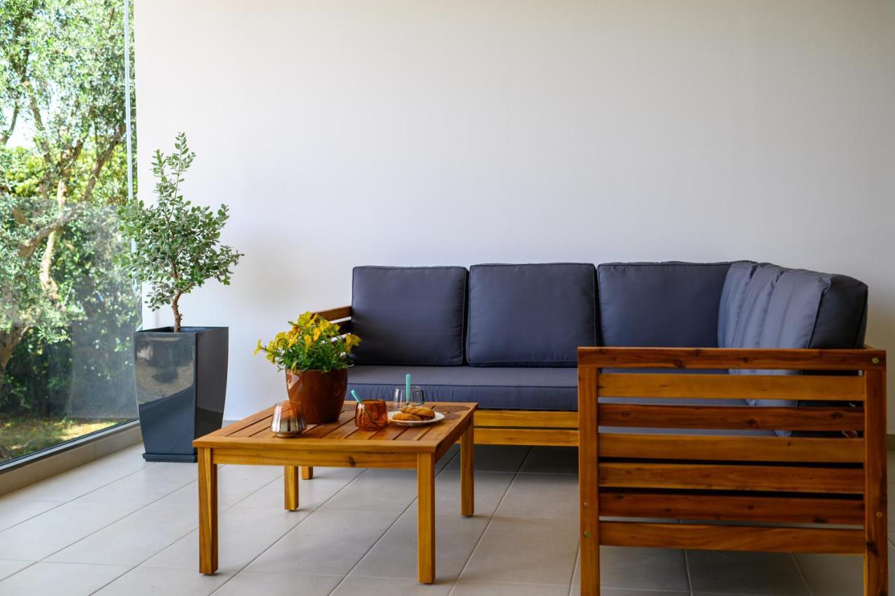 Chic Apartment In Nature, 5-Min Walk To The Beach Kalamata Exterior foto