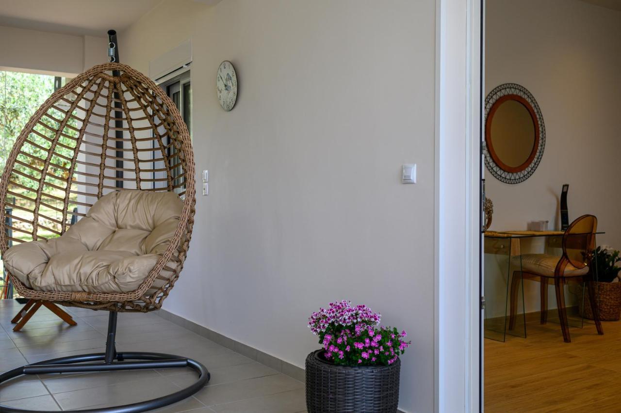 Chic Apartment In Nature, 5-Min Walk To The Beach Kalamata Exterior foto