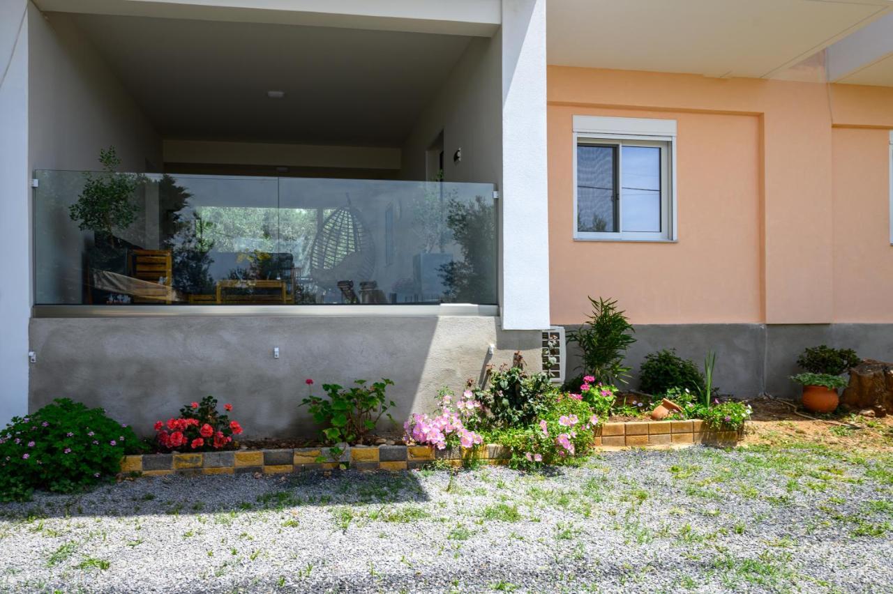 Chic Apartment In Nature, 5-Min Walk To The Beach Kalamata Exterior foto
