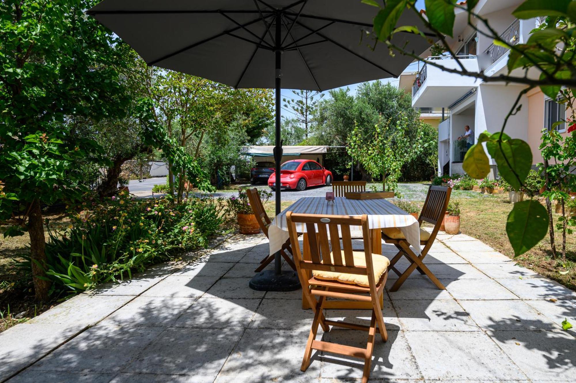 Chic Apartment In Nature, 5-Min Walk To The Beach Kalamata Exterior foto
